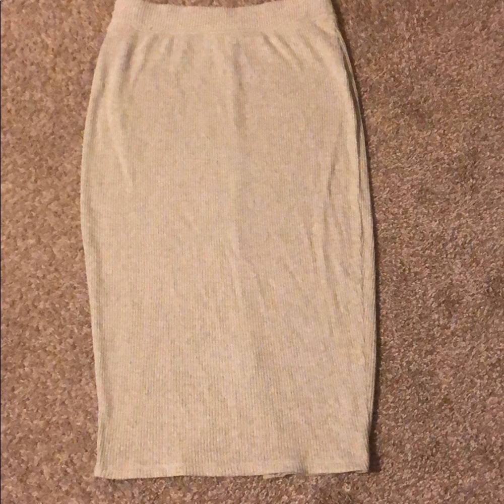 Gray ribbed midi skirt
